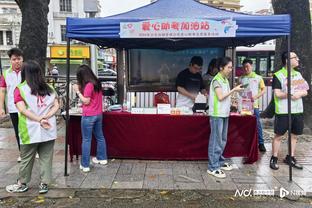 还在铁！克莱半场10投仅2中拿到7分